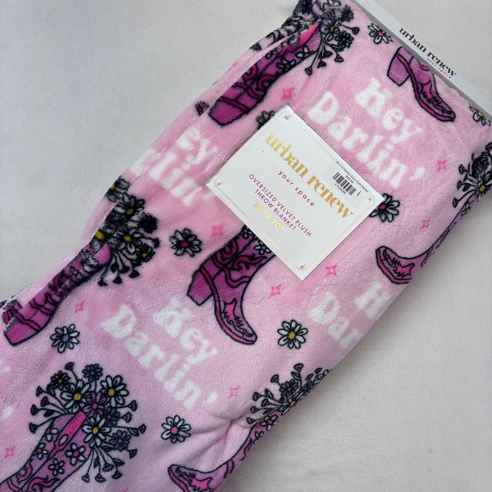 Urban Renew Pink Velvet Plush Throw Blanket Oversized Cowgirl Boot New 60x70‎